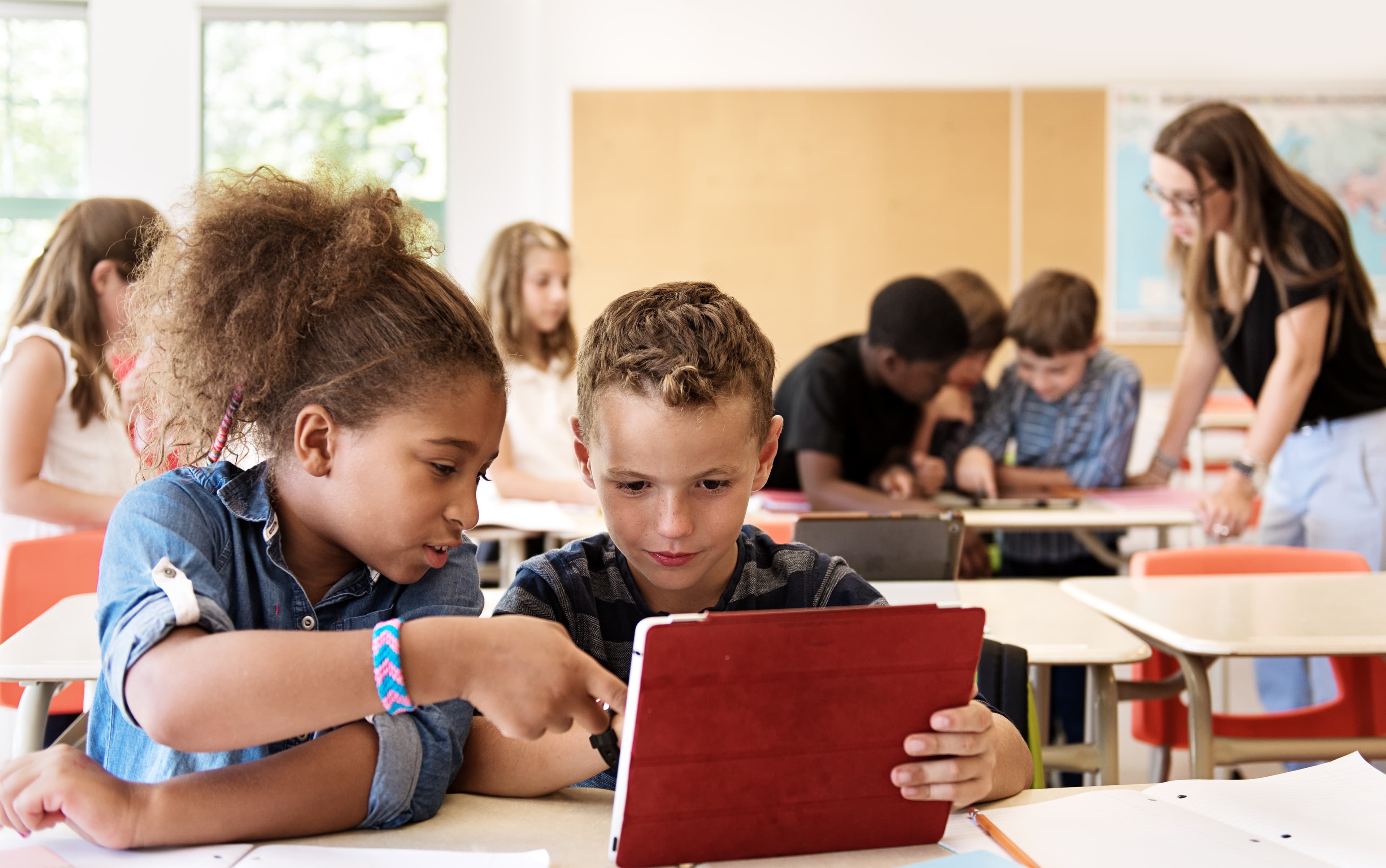 Bildung/Schulen Kinder im Klassenraum